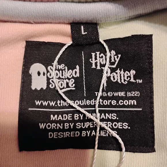 Hogwarts Sweatshirt - Picture 6 of 8